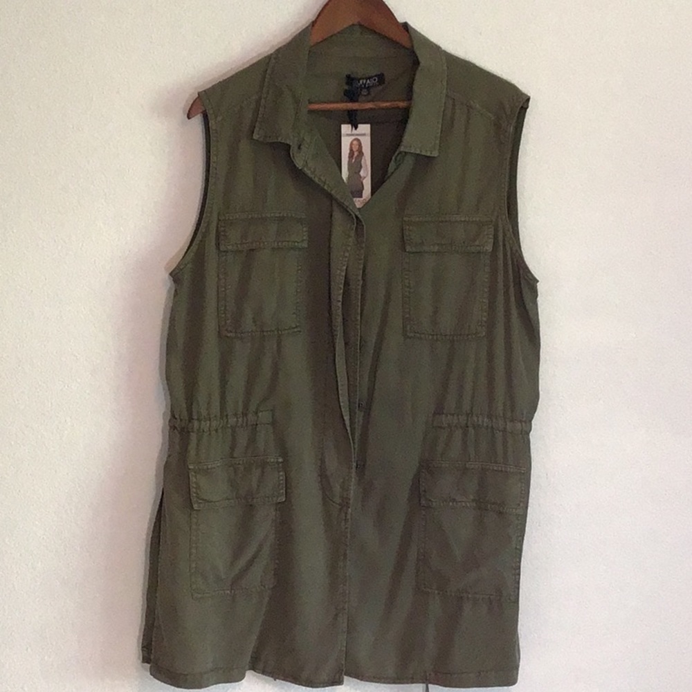 Buffalo David Britton Green size L. New.